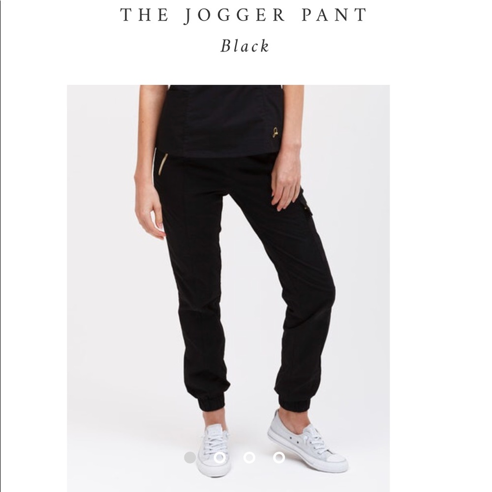 Jaanuu women’s black jogger cargo scrub pants